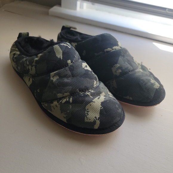 Sorel, Camo slippers, Size 9 - Picture 1 of 6
